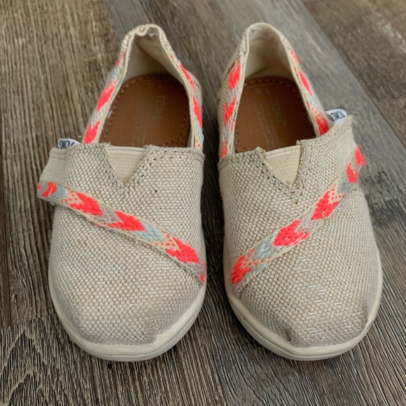 TOMS - Picture 2 of 6